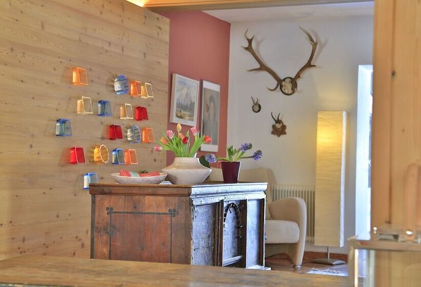 Отель Christina