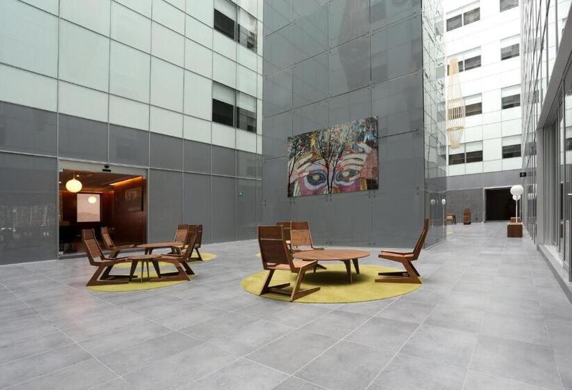 Отель City Express Plus by Marriott Ciudad de México Santa Fe