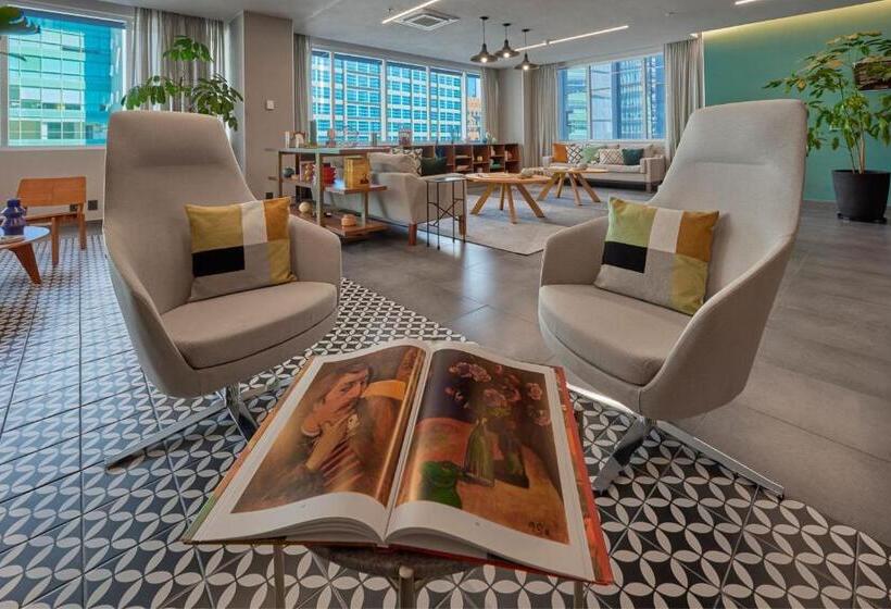 Отель City Express Plus by Marriott Ciudad de México Santa Fe