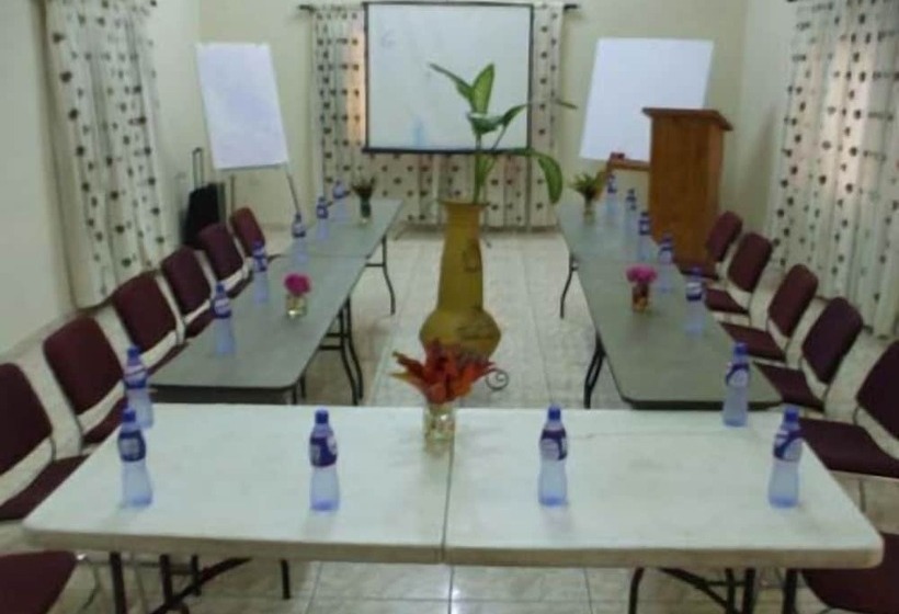 فندق Coconut Grove Miners Lodge