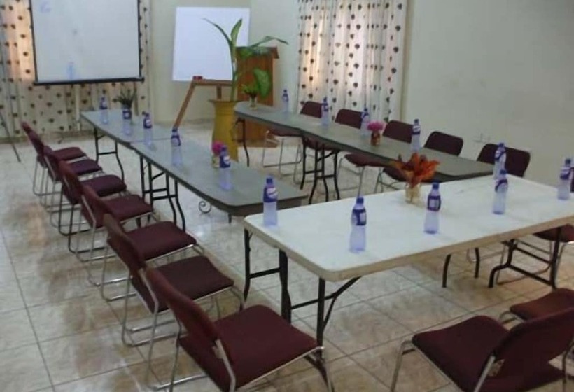 فندق Coconut Grove Miners Lodge