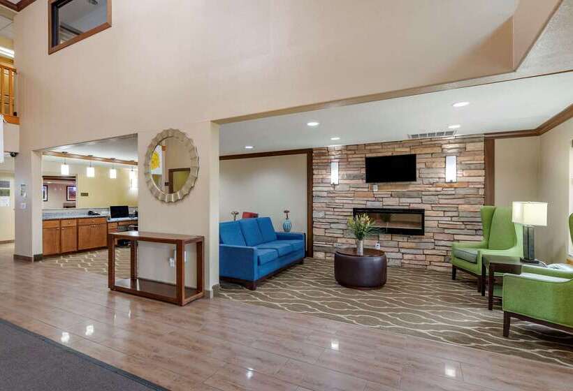 ホテル Comfort Inn & Suites Cedar Rapids North  Collins Road