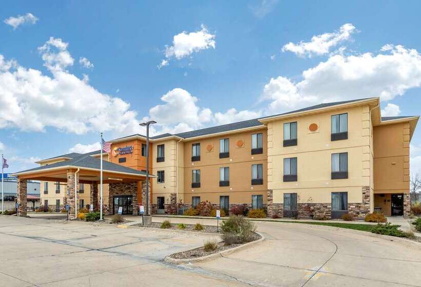 ホテル Comfort Inn & Suites Cedar Rapids North  Collins Road