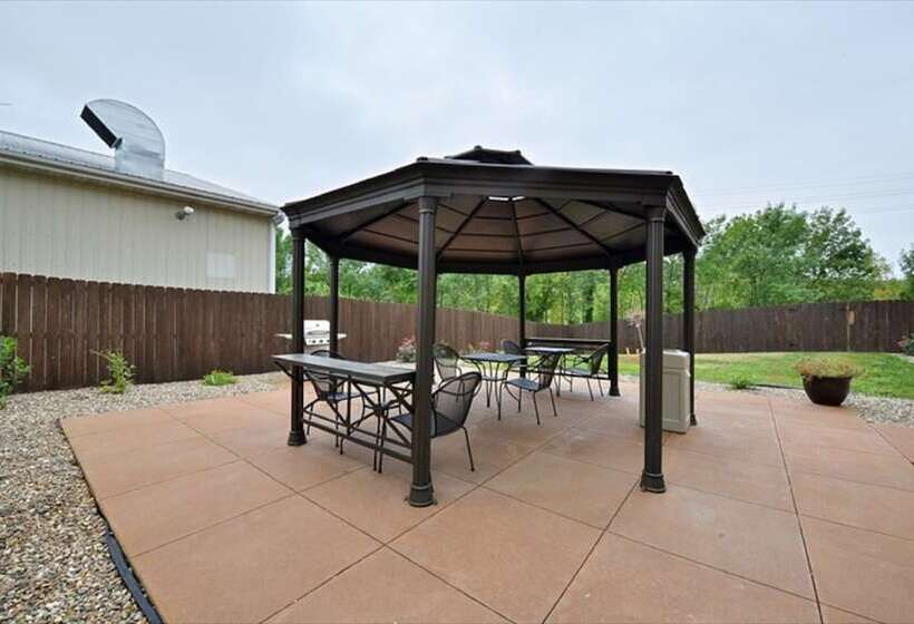 בית מלון כפרי Comfort Inn & Suites Cedar Rapids North  Collins Road