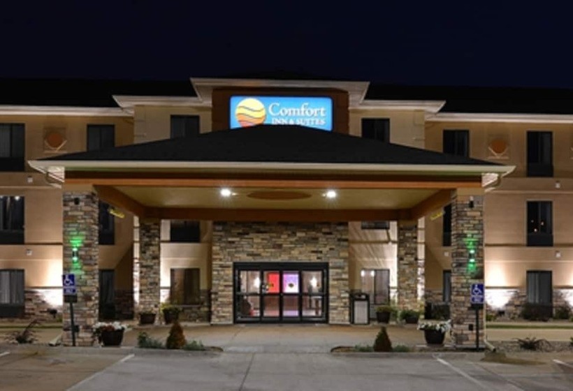 호텔 Comfort Inn & Suites Cedar Rapids North  Collins Road