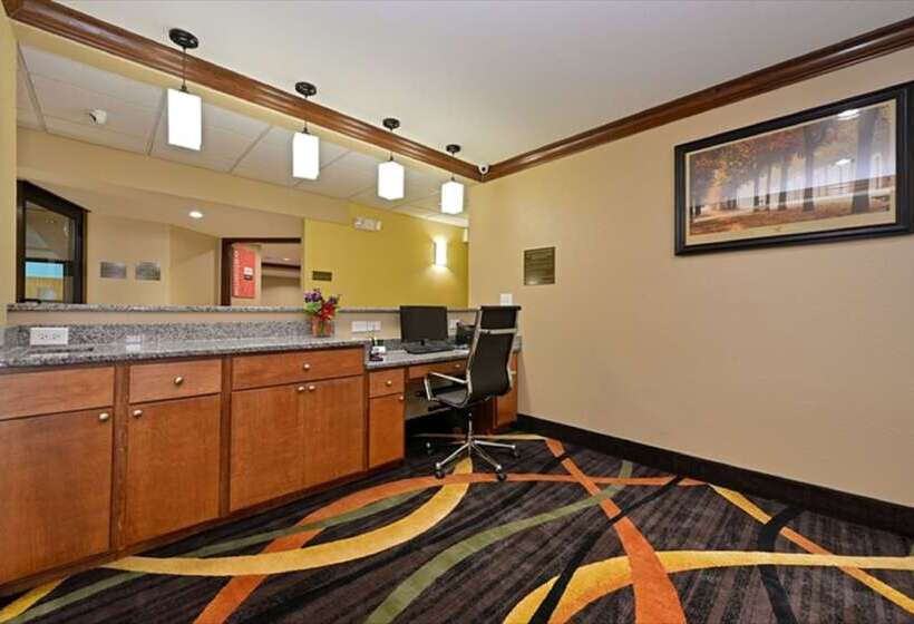 ホテル Comfort Inn & Suites Cedar Rapids North  Collins Road