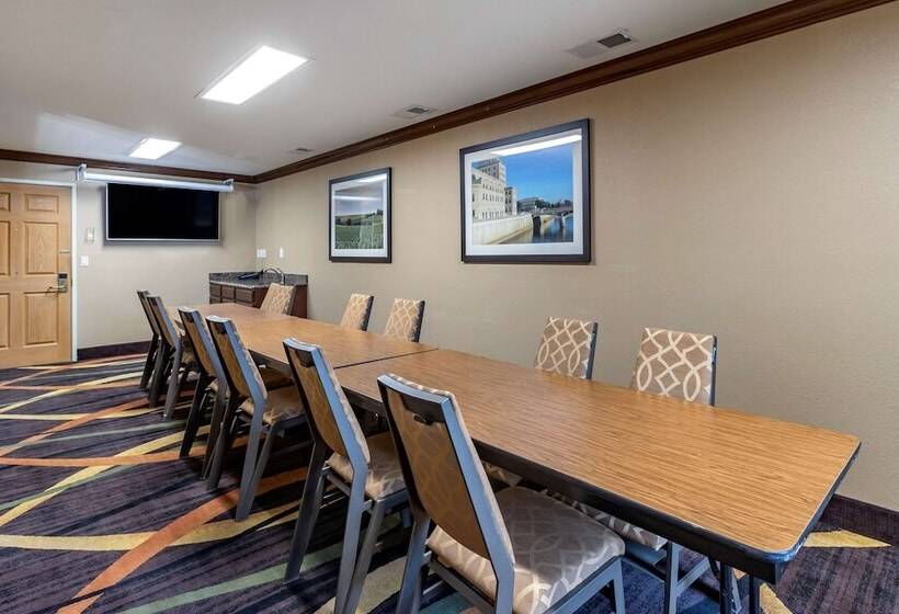 ホテル Comfort Inn & Suites Cedar Rapids North  Collins Road