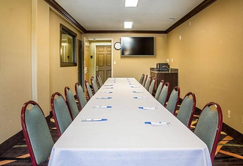 ホテル Comfort Inn & Suites Cedar Rapids North  Collins Road