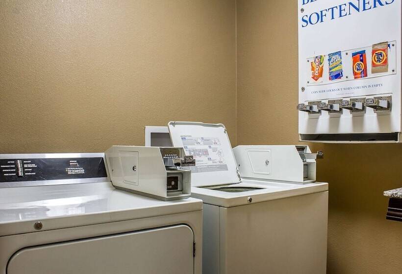 ホテル Comfort Inn & Suites Cedar Rapids North  Collins Road