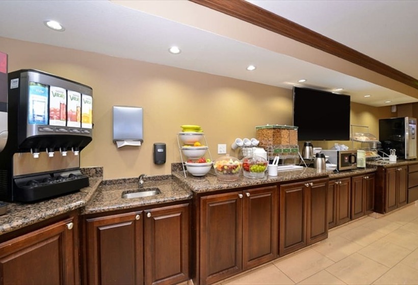 ホテル Comfort Inn & Suites Cedar Rapids North  Collins Road