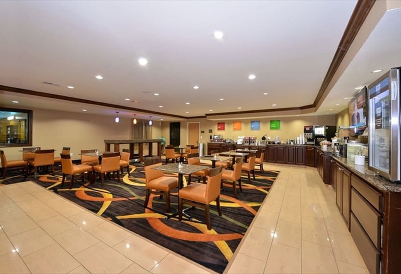 ホテル Comfort Inn & Suites Cedar Rapids North  Collins Road