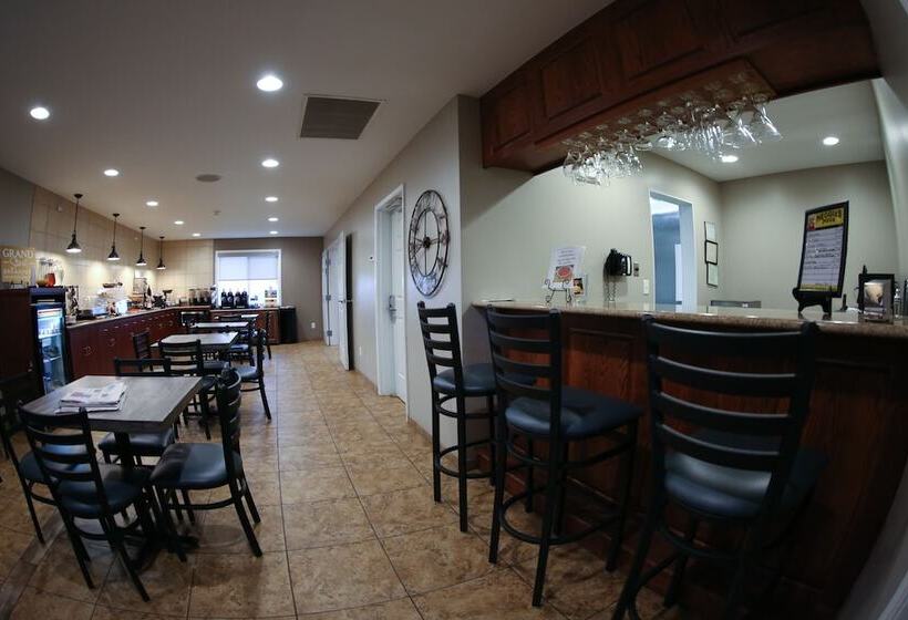 Grandstay Hotel & Suites Perham