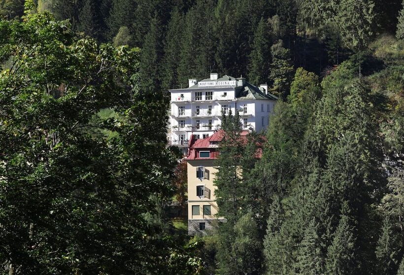 בית מלון כפרי Das Regina Boutique