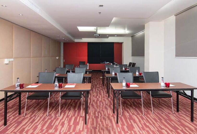 בית מלון כפרי Galleria Sukhumvit 10 Bangkok By Compass Hospitality