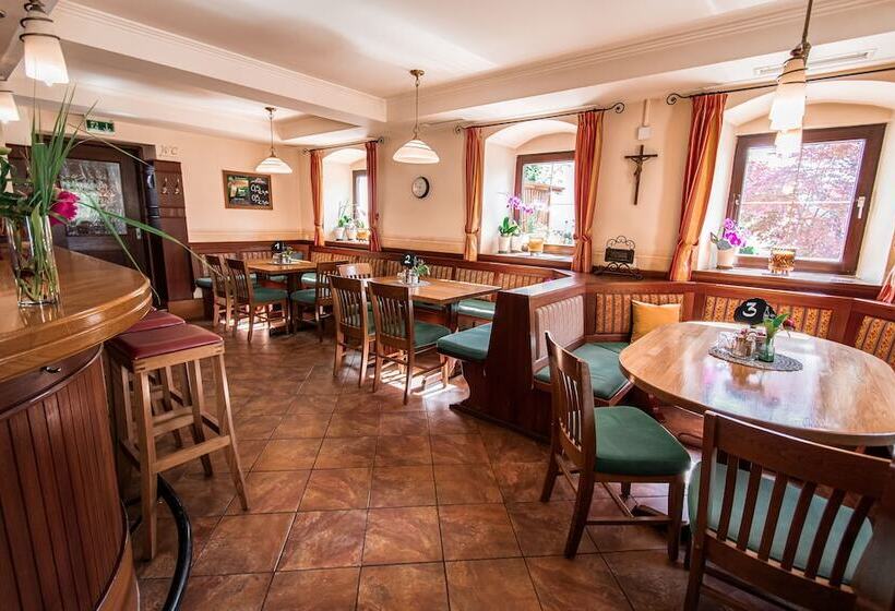 Hotelli Gasthof Pöchhacker