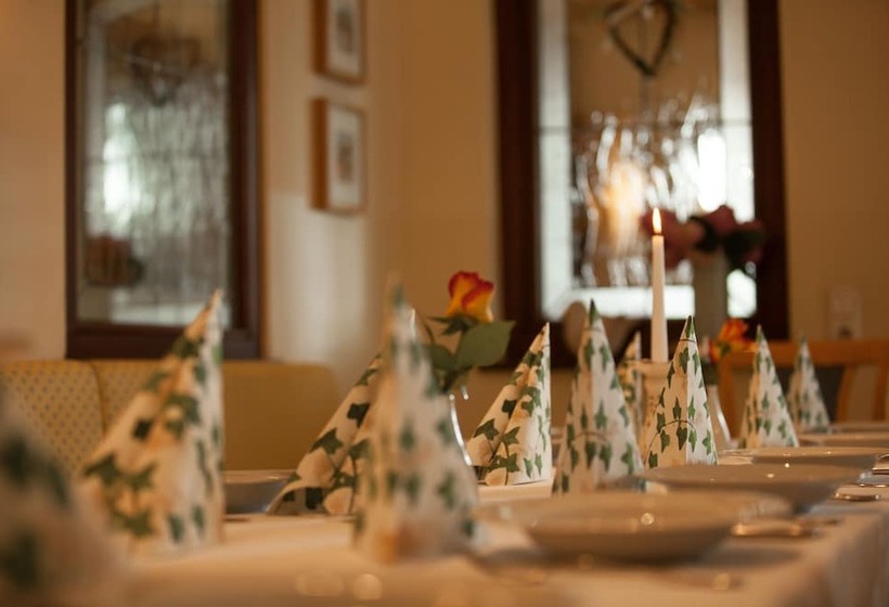 Hotelli Gasthof Pöchhacker