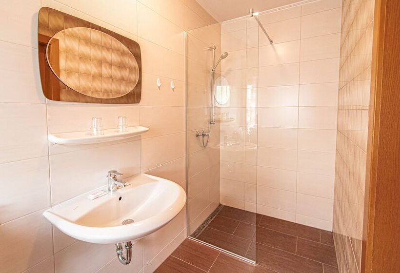 Hotelli Gasthof Pöchhacker