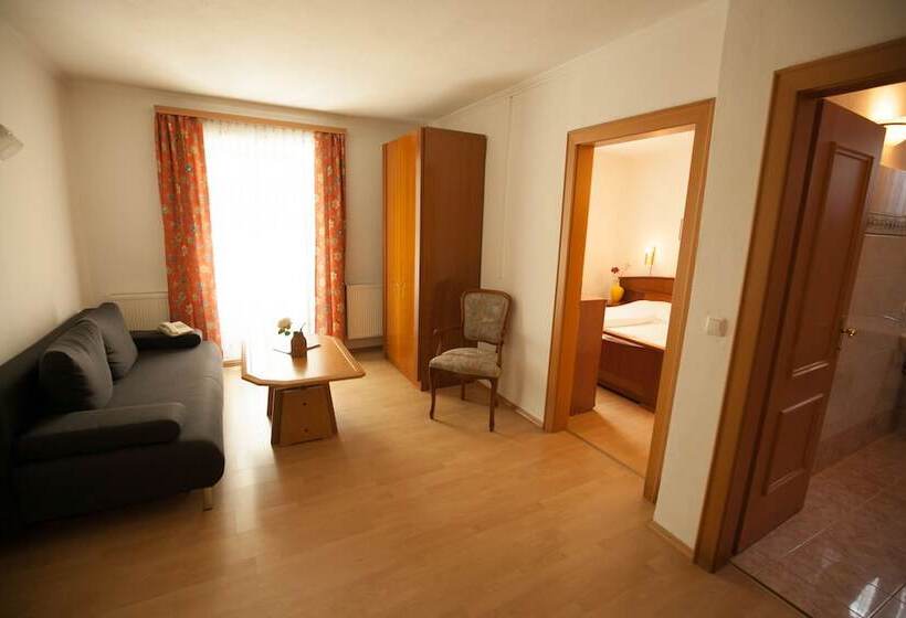 Hotelli Gasthof Pöchhacker