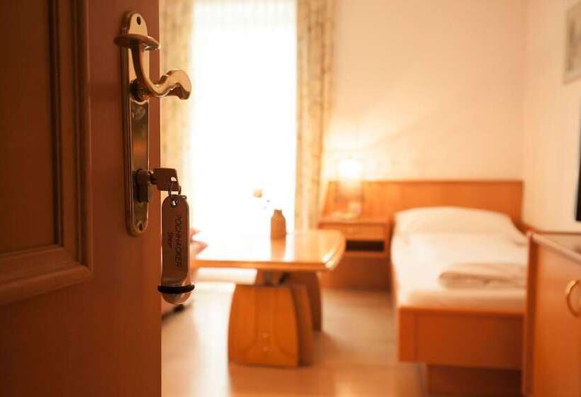 Hotelli Gasthof Pöchhacker