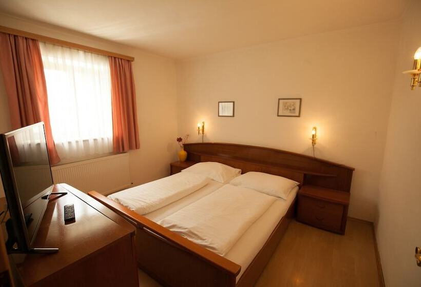 Hotelli Gasthof Pöchhacker