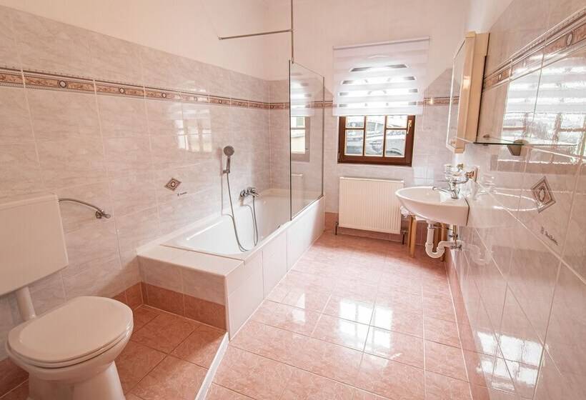 Hotelli Gasthof Pöchhacker