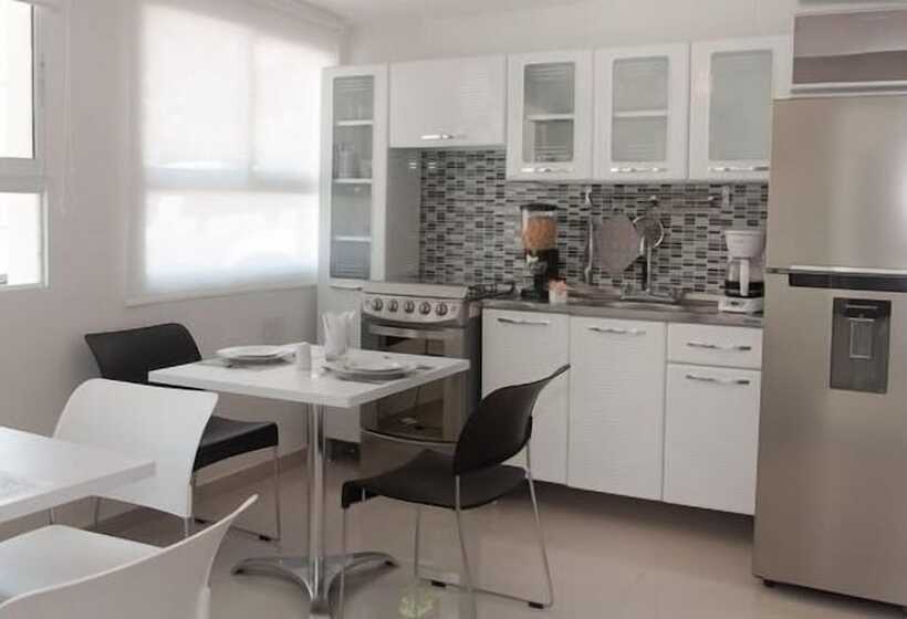 Отель Golden House