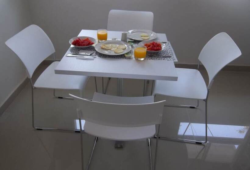 Отель Golden House