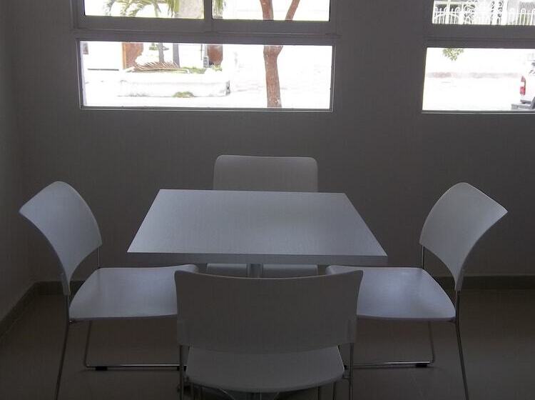 Отель Golden House