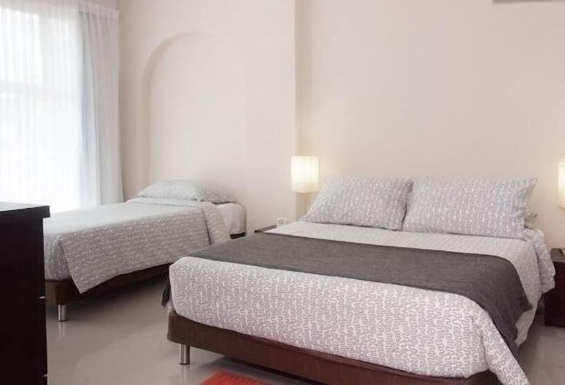 Отель Golden House