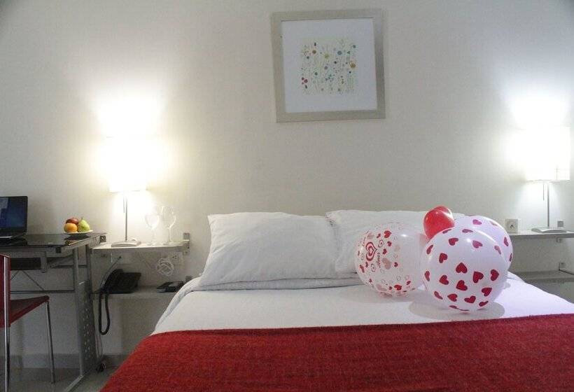 Отель Golden House