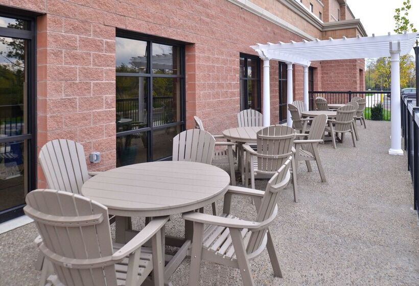 هتل Hampton Inn & Suites Ann Arbor West