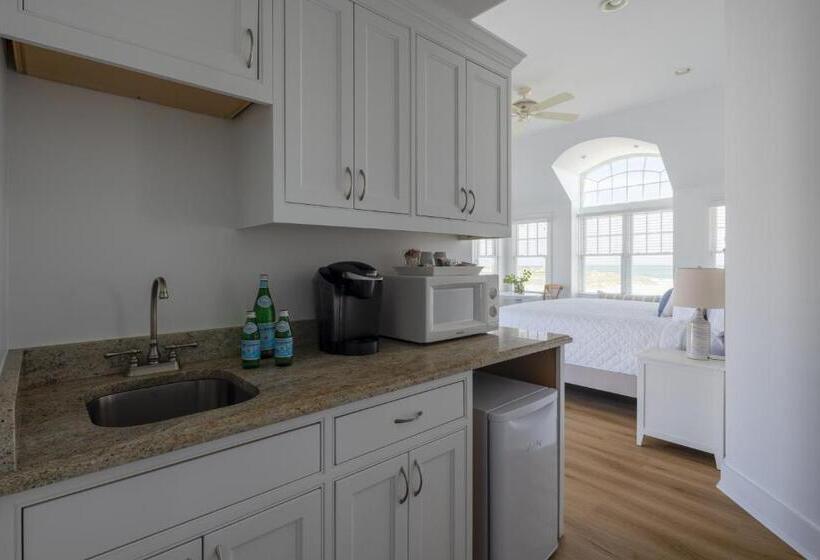 فندق Inn On The Beach