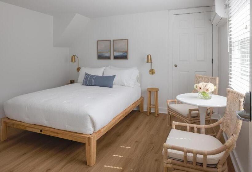 فندق Inn On The Beach