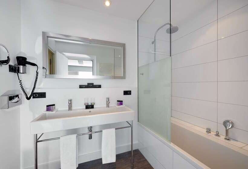 בית מלון כפרי Innside By Meliá Dusseldorf Hafen