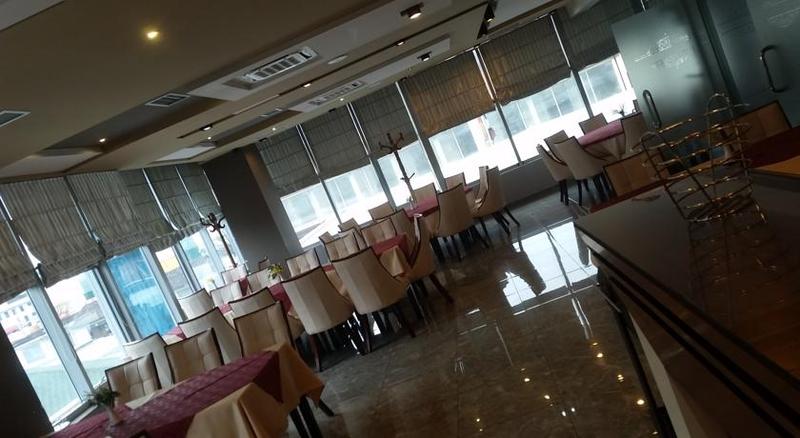 호텔 Kompleksi Arifi