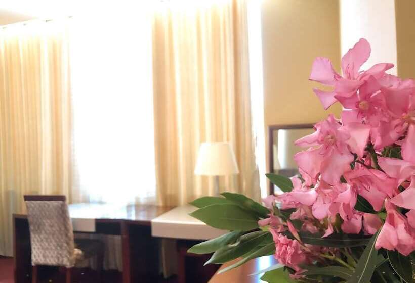 호텔 Kompleksi Arifi