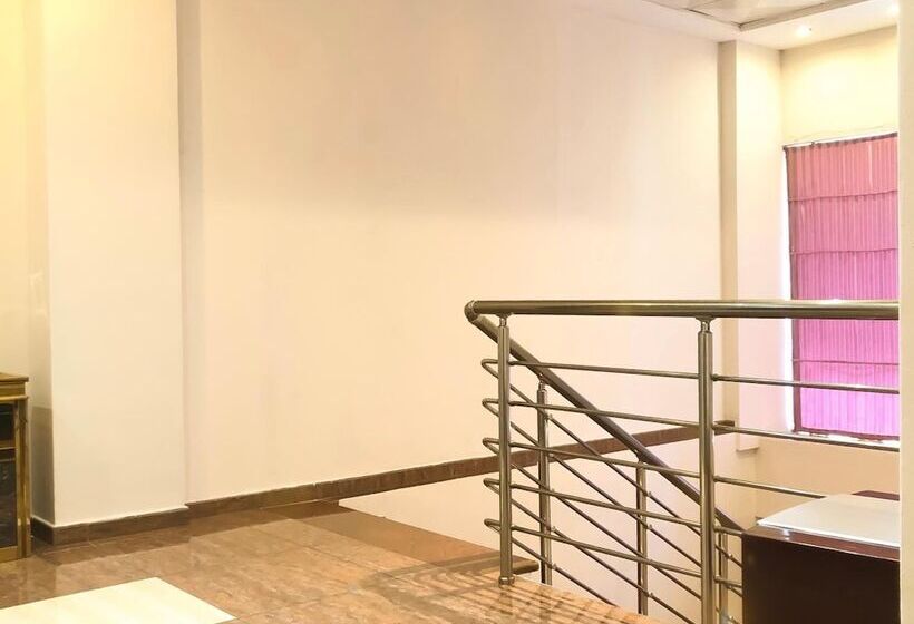 호텔 Kompleksi Arifi