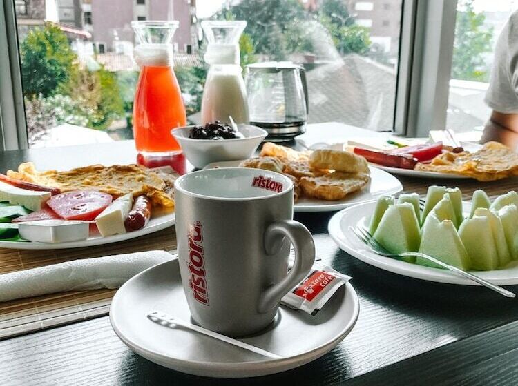 호텔 Kompleksi Arifi