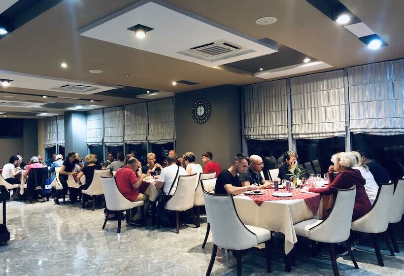 호텔 Kompleksi Arifi