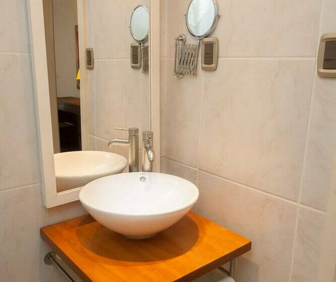 בית מלון כפרי Lodge Lakutaia