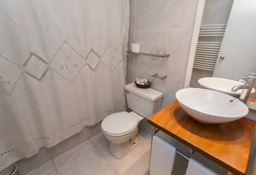 فندق Lodge Lakutaia