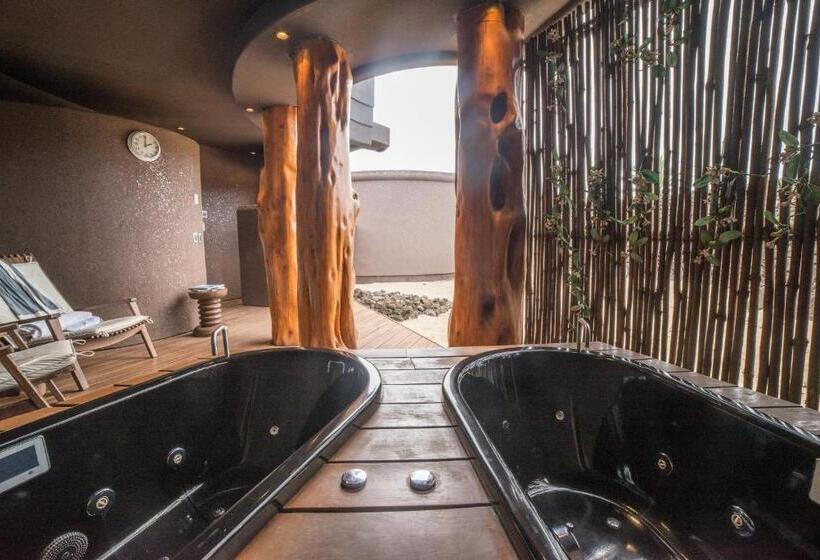 בית מלון כפרי Nayara Hangaroa