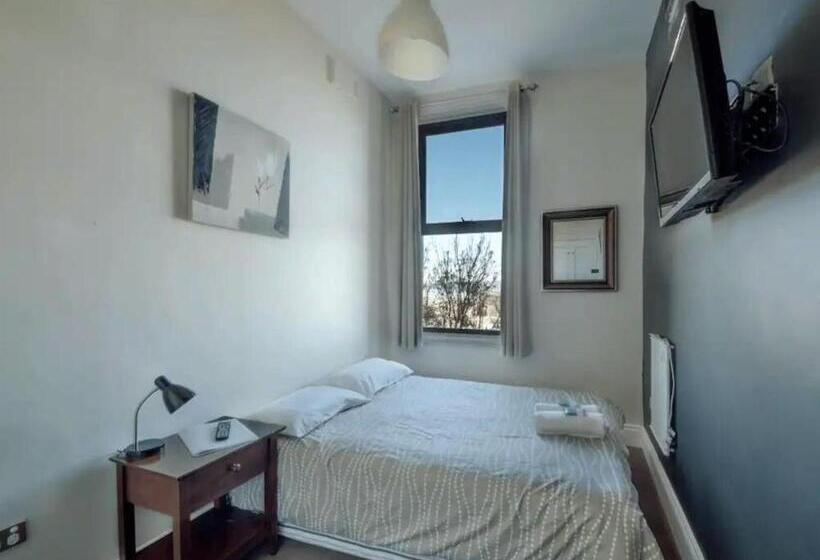 בית מלון כפרי Six Degrees Boutique