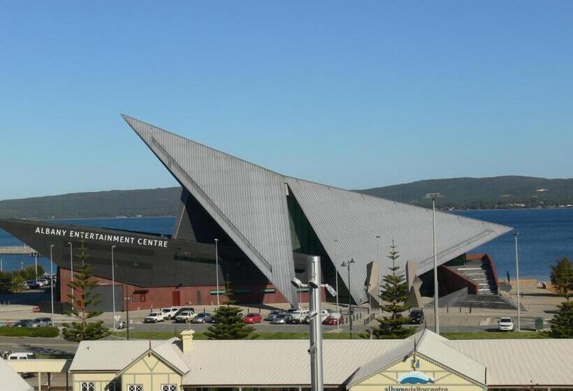 בית מלון כפרי Six Degrees Boutique