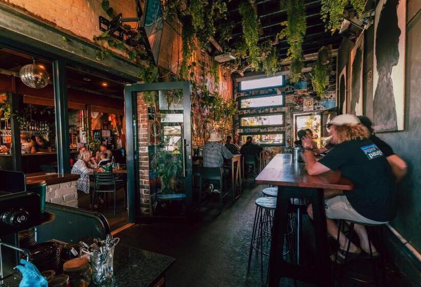 هتل Six Degrees Boutique