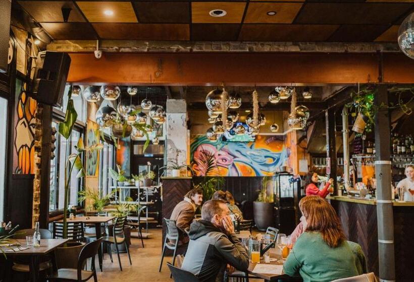 בית מלון כפרי Six Degrees Boutique