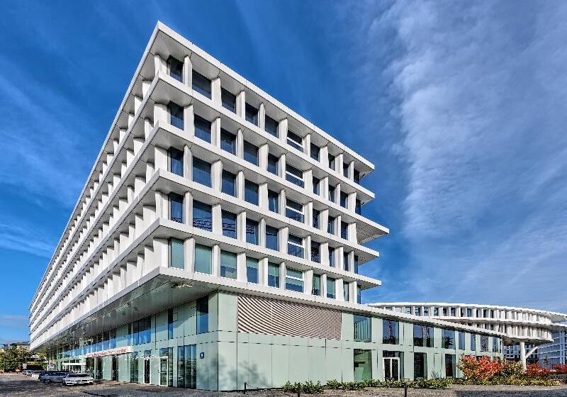 Sound Garden Hotel Airport