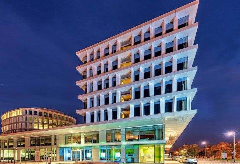 Sound Garden Hotel Airport