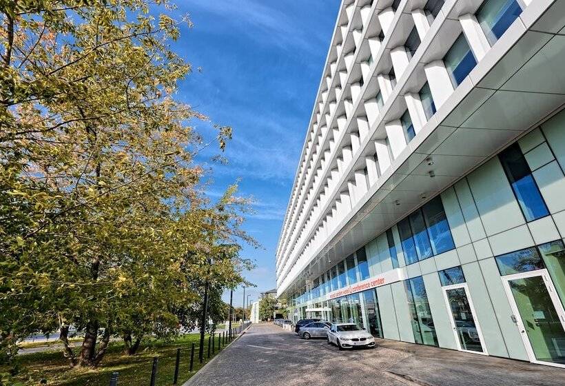 Sound Garden Hotel Airport