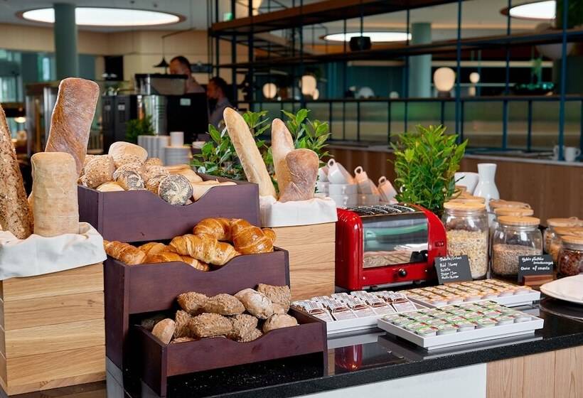 Sound Garden Hotel Airport